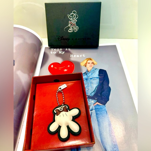 New Coach Disney Collector Mini Leather Hand with Sparkle Bow Bag Charm - Picture 1 of 5